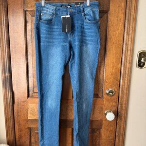 NWT Fashion Nova Medium Blue Wash Booty Shaping  5-Pocket Jeans Size 11